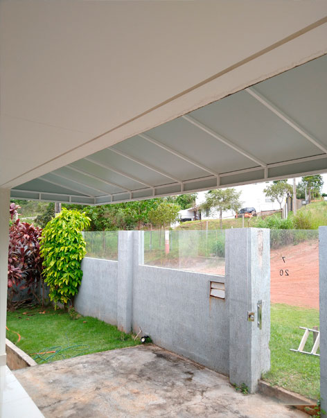 Toldo de lona em comércio na Asa Norte